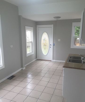 4th image of 1015 S 6th Ave