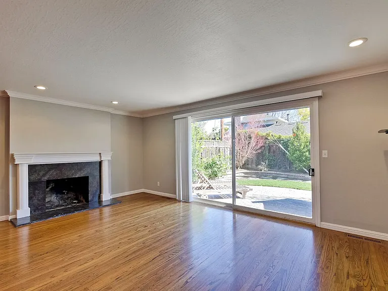 341 Hillsdale Ave — Photo 7
