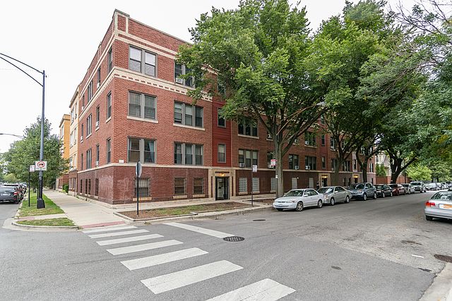 1st image of 1520 W Belle Plaine Ave #2