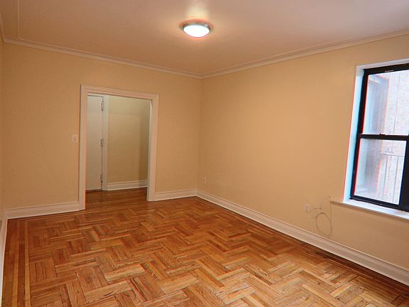 3rd image of 19 Cumming St APT 2C