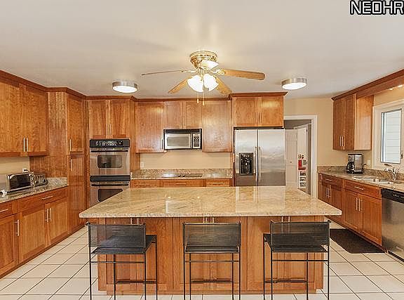 3rd image of 30949 Fairmount Blvd