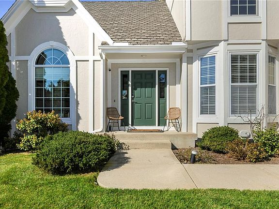 4th image of 5938 W 152nd Ter