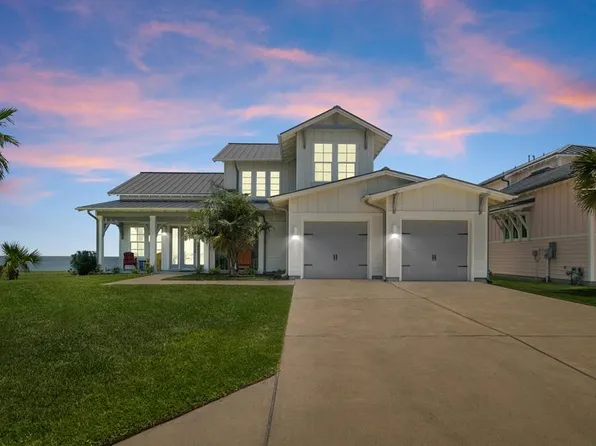 252 Reserve Ln, Rockport, TX 78382
