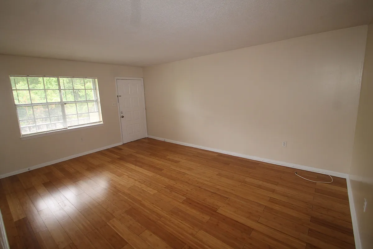Building Photo - 2528 Semken Ave #D