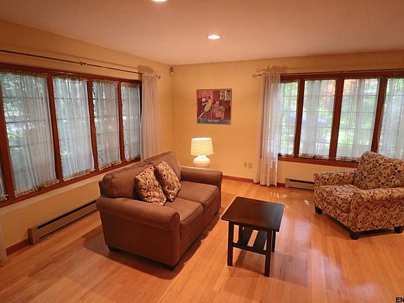 4th image of 25 Longwood Dr