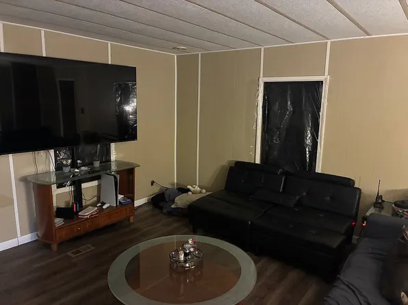 907 Sycamore Dr, Niagara Falls, NY 14304