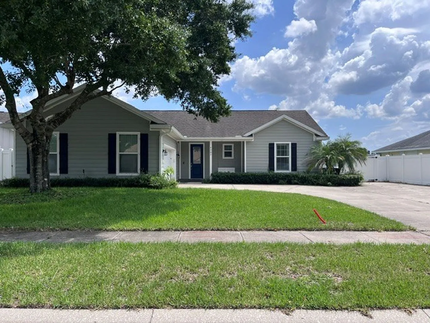 Application Pending Do Not Apply! Beautiful 3 Bedroom/2 Bathroom Home In The Ucf Area — Photo 1
