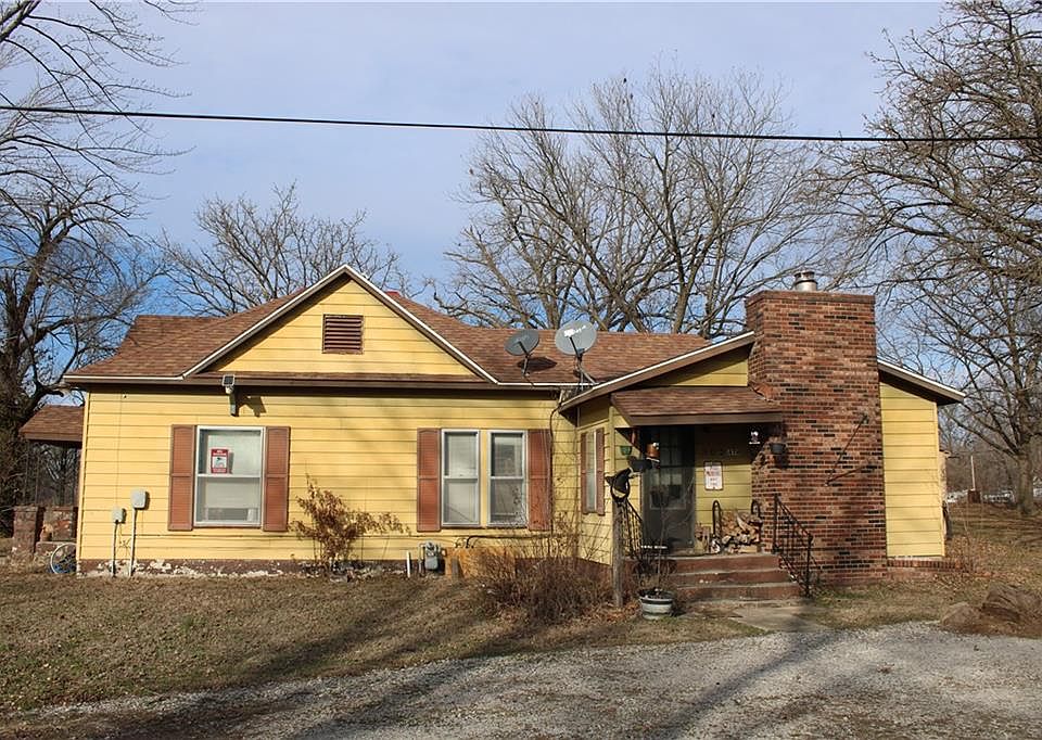 1st image of 302 N Military Ave