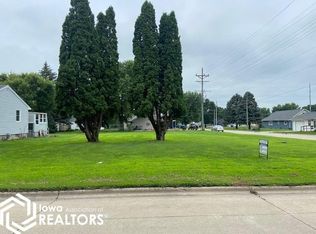 185 6th St SW, Britt, IA 50423