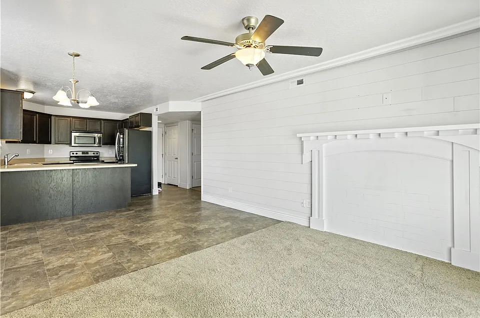 3 bed, 1400 sqft, $1,975 — Photo 1