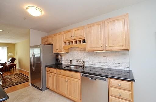 3rd image of 705 Thayer St