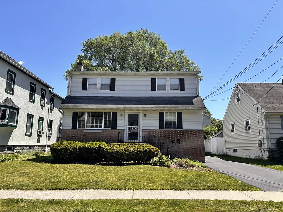 21 Wanamaker Ave #1