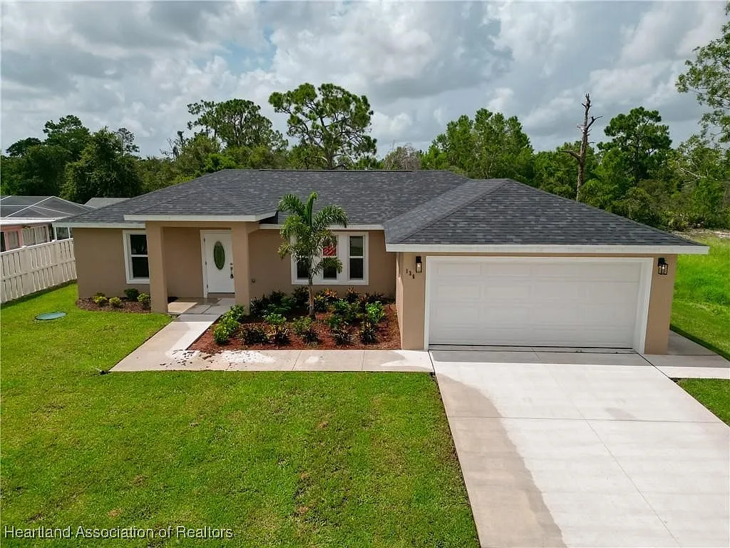 3 bed, 2.0 bath, 1349 sqft, $2,600 — Photo 2