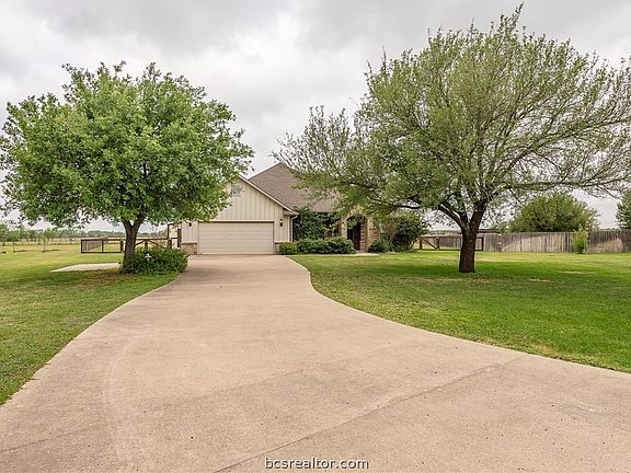 2nd image of 4192 Wagonwheel Rd