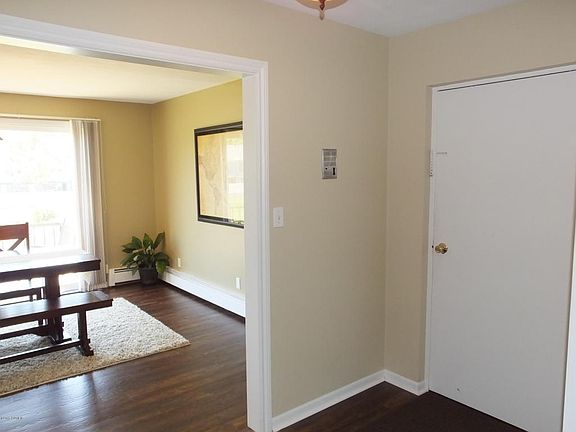 4th image of 476 Barkwood Dr NW