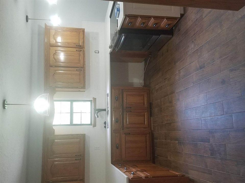 2nd image of 3815 Northview Dr