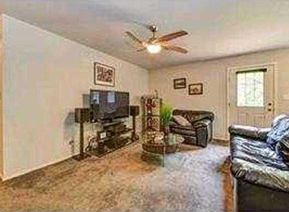 2nd image of 301 E Pheasant Dr