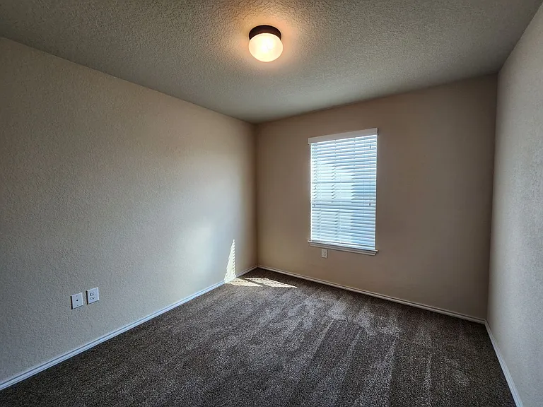 622 Creekside Cir — Photo 25