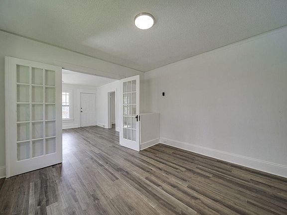 4th image of 3086 Lutz Blvd
