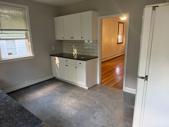 5th image of 136 N Green St