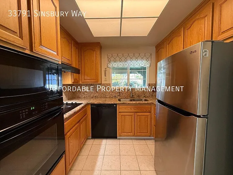 33791 Sinsbury Way — Photo 12