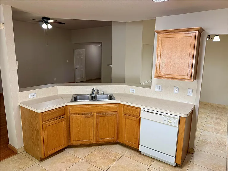 3715 Lindenfield Dr — Photo 12