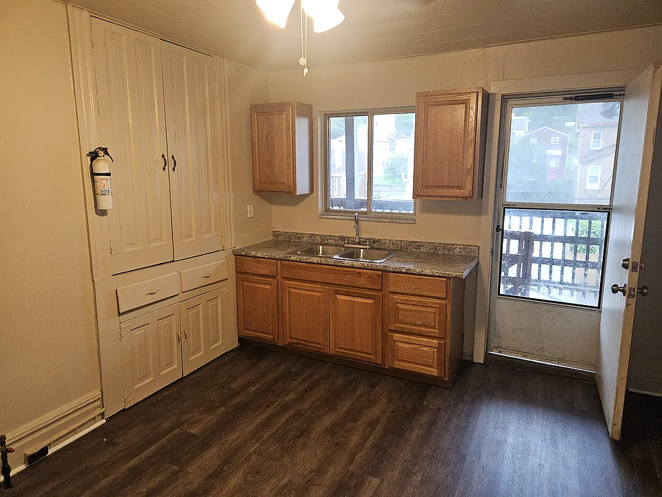 512 Broadway Ave #3