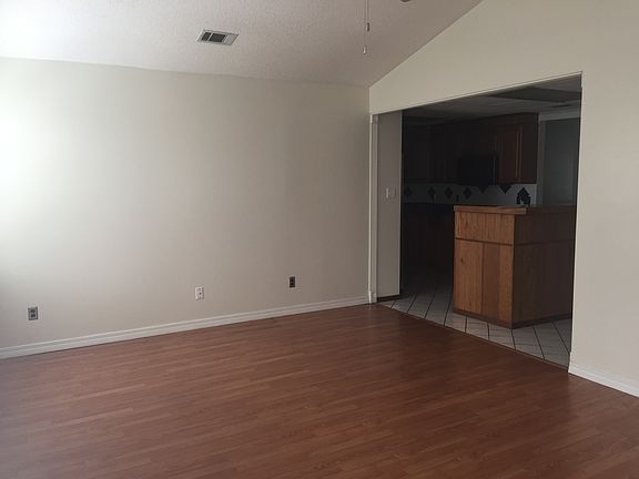 4th image of 4637 Hilltop Dr
