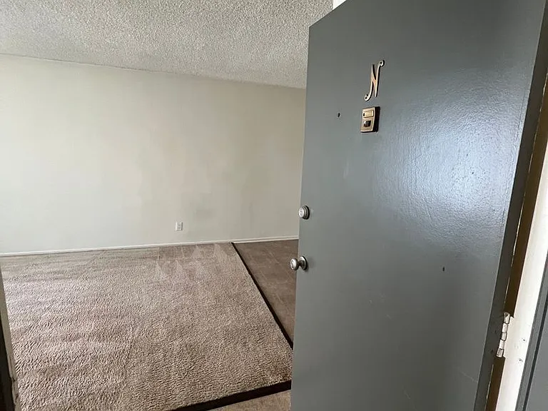 The Burbank Towers — Photo 9