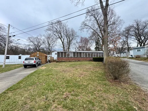 7 Oriole Dr, Chicopee, MA 01020