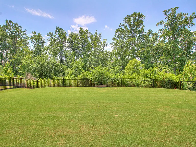 3013 Hamilton Mill Dr — Photo 32