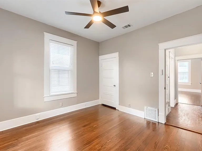 4308 Avenue G — Photo 11
