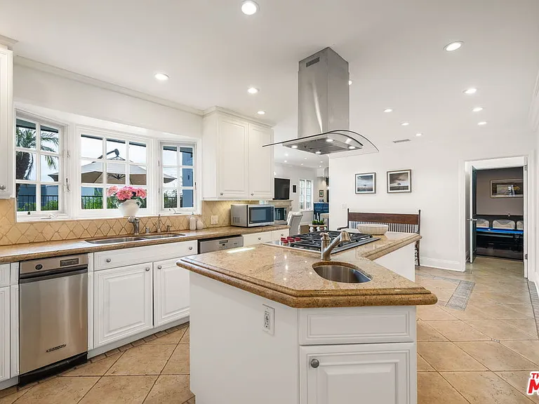 9023 Alto Cedro Dr — Photo 27