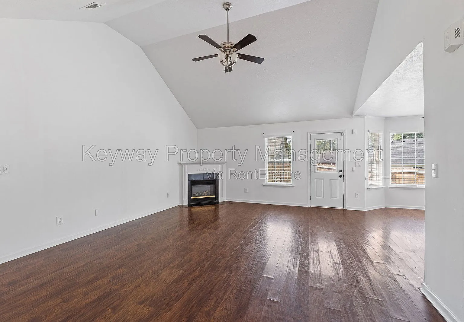 3 bed, 2.0 bath, 1477 sqft, $1,595 — Photo 4