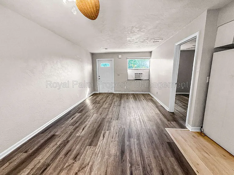 3744 Estelle Ave — Photo 10