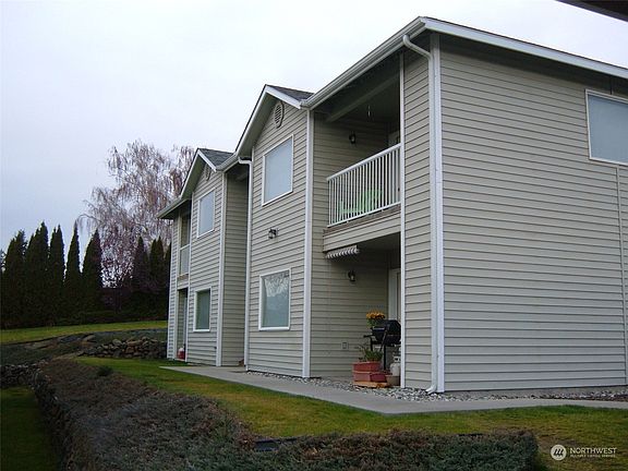 2nd image of 597 Eastmont Avenue
