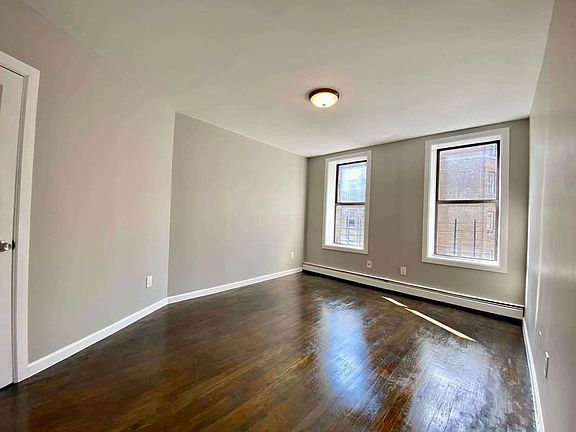 3rd image of 2337 Andrews Ave #3B