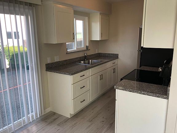 3rd image of 4584 Hamilton Ave #3