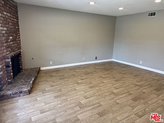 4th image of 631 Pepper Tree Dr