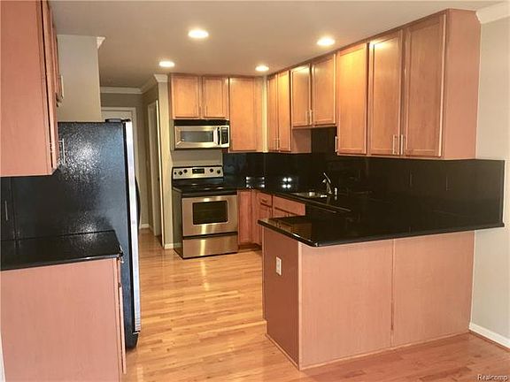 5th image of 308 James Cir #1