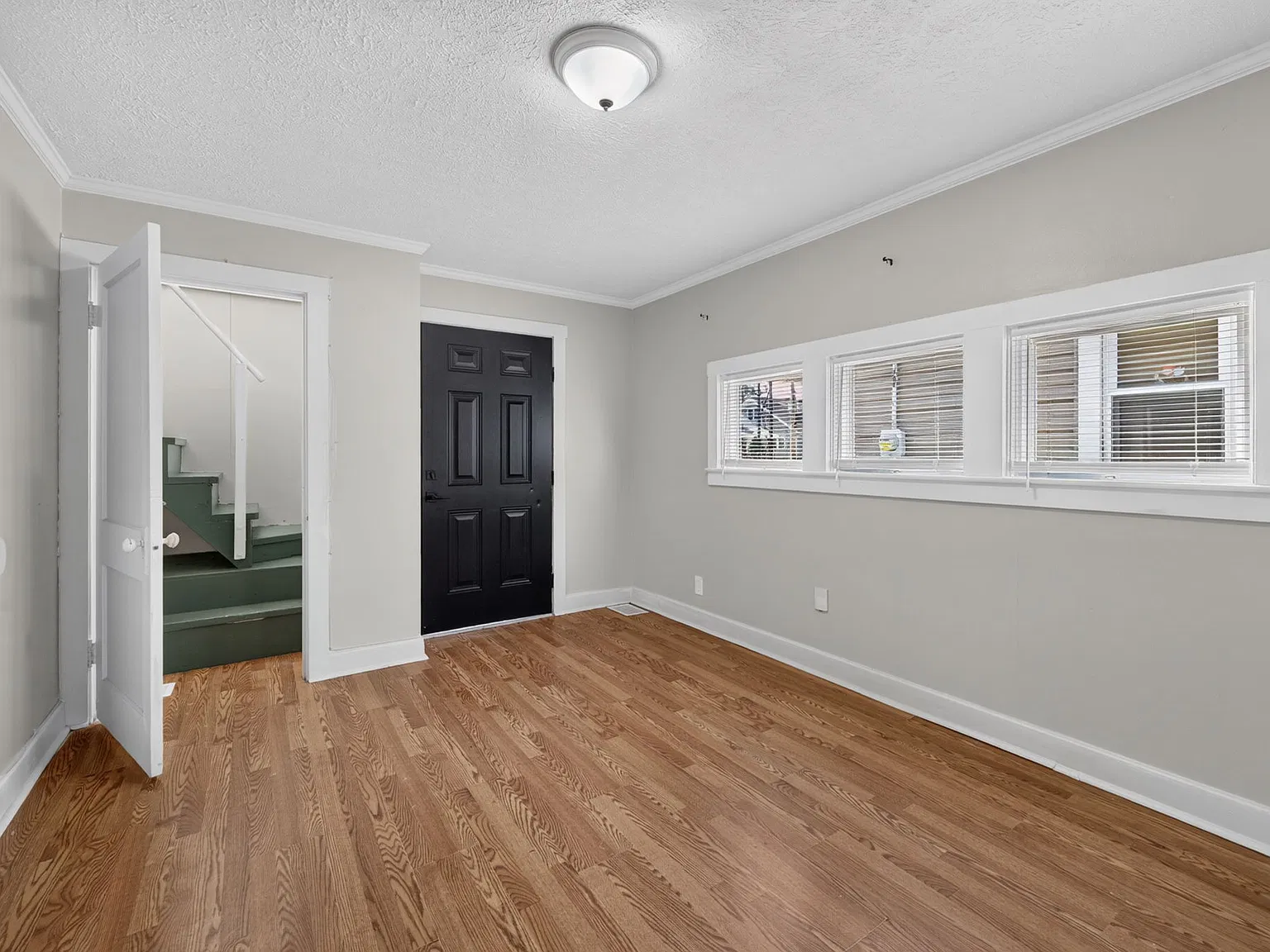 3 bed, 1200 sqft, $1,400 — Photo 2