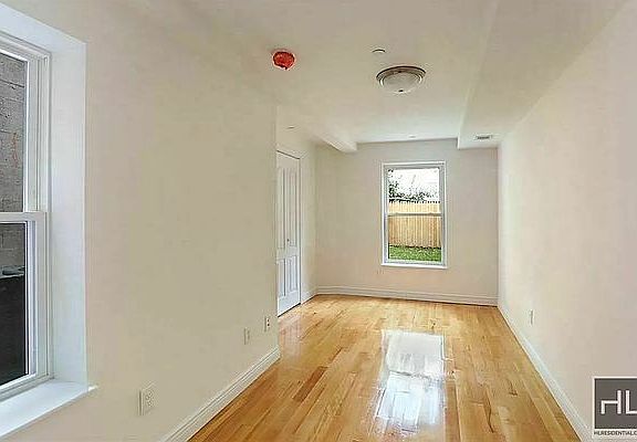 4th image of 91 Macon St #1R