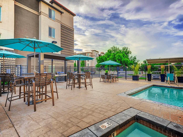 Avida Apartments — Photo 12