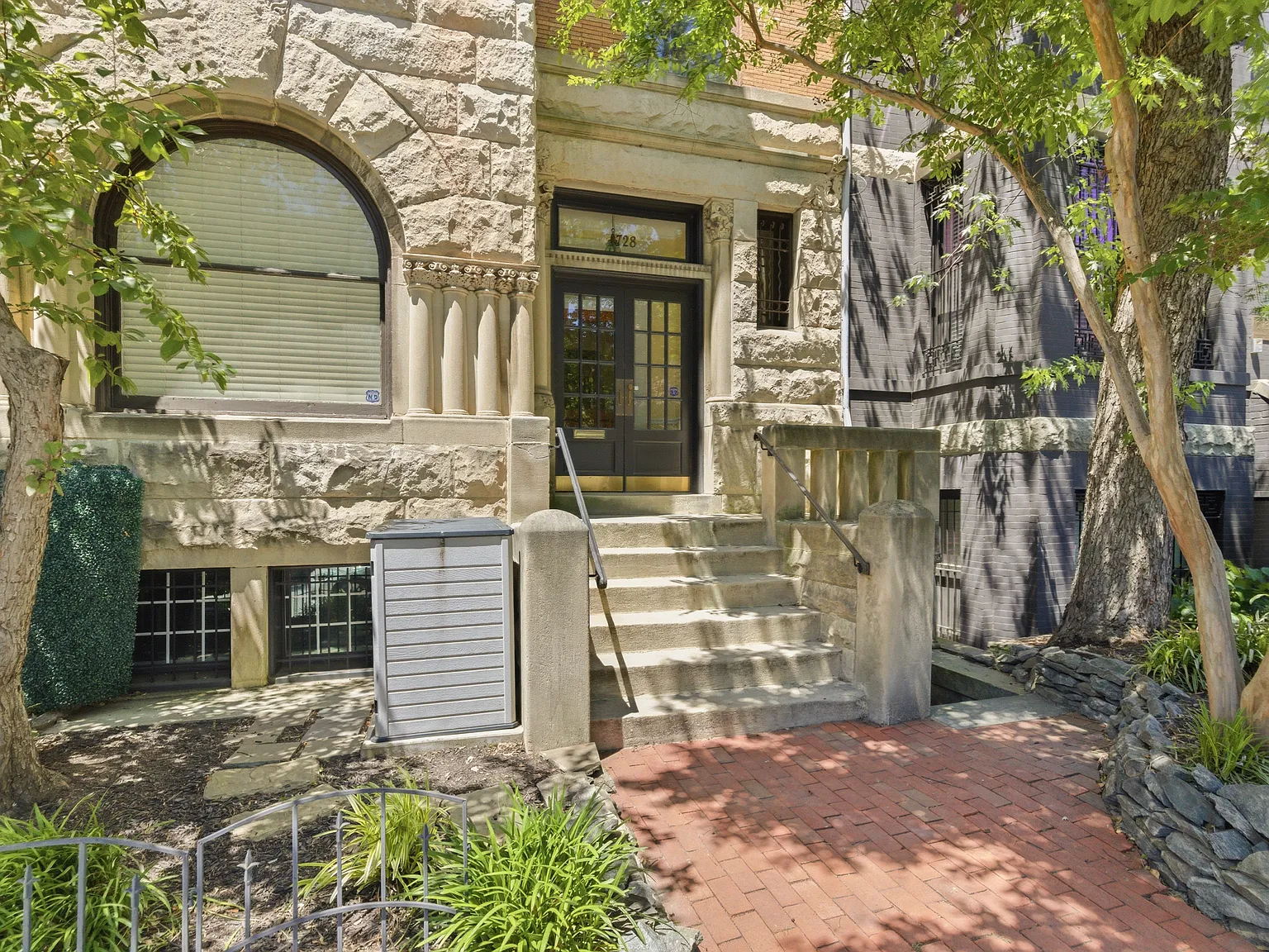1 bed, 750 sqft, $2,100 — Photo 3