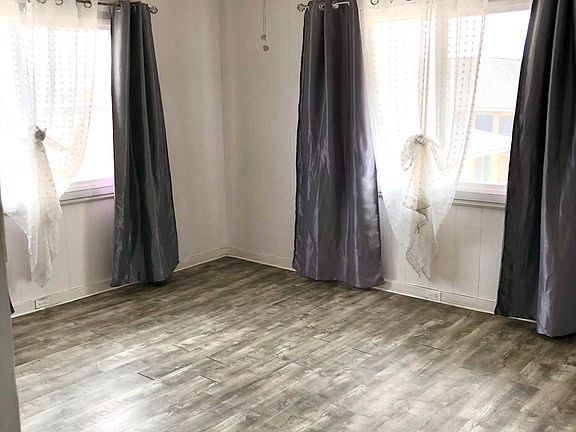 Large Bedroom with ceiling fan.