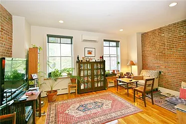 Rented by R New York