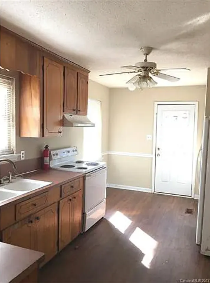 2 bed, 750 sqft, $1,050 — Photo 1