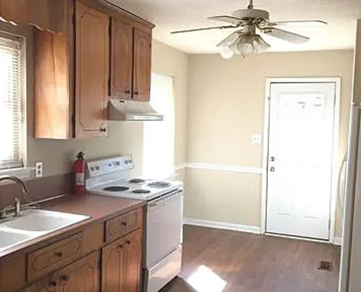 1193 Cardinal Dr — Photo 5