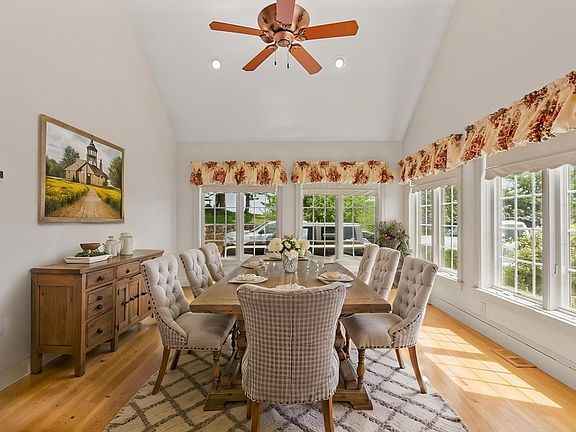 4th image of 79 Pheasant Run Cir