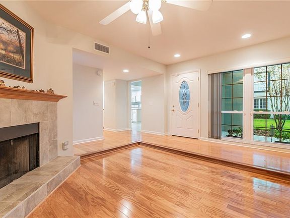 3rd image of 13918 Clubhouse Cir